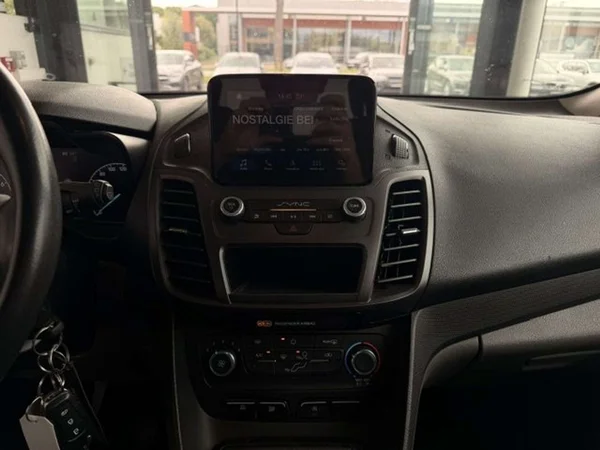 Ford Tourneo Connect (2019) — foto 9 van 24