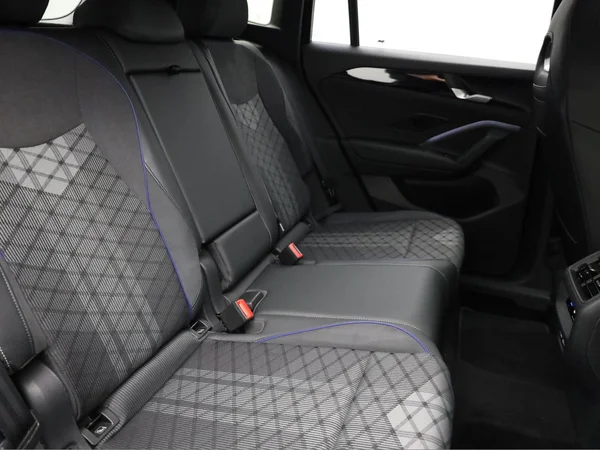 VOLKSWAGEN Tiguan (2024) — foto 15 van 24