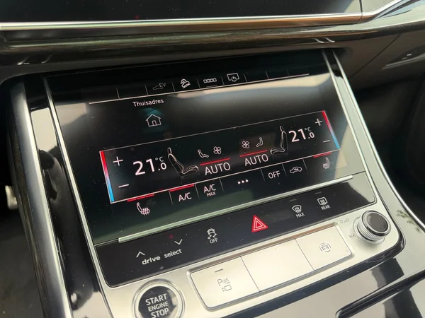AUDI Q8 PHEV (2023) — foto 18 van 20