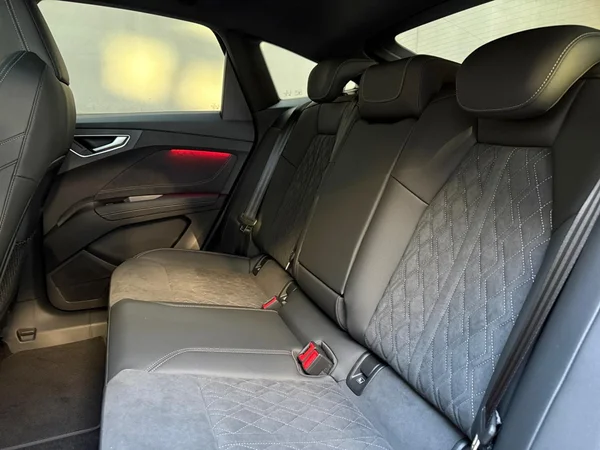 AUDI Q4 Sportback e-tron (2026) — foto 19 van 21