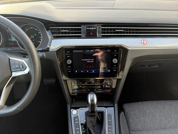 VOLKSWAGEN Passat Variant GTE (2023) — foto 4 van 24