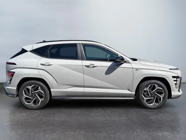 HYUNDAI Kona HEV (2023) — foto 27 van 31