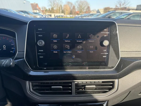 VOLKSWAGEN T-Cross (2026) — foto 4 van 24