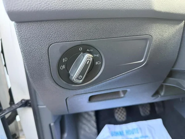 VOLKSWAGEN Tiguan (2018) — foto 26 van 34
