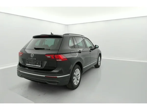 VOLKSWAGEN Tiguan (2022) — foto 33 van 36