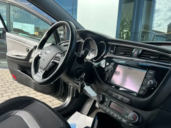 Kia Ceed (2016) — foto 2 van 19