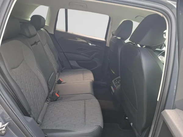 VOLKSWAGEN Tiguan (2024) — foto 8 van 22