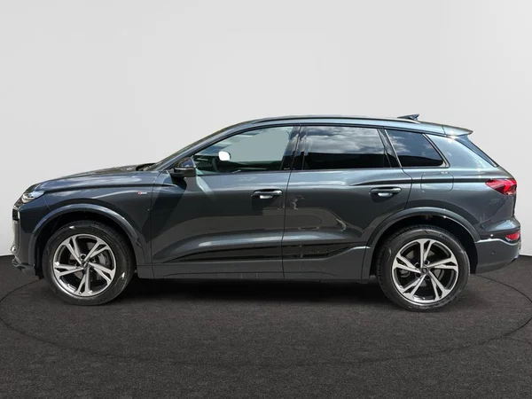AUDI Q6 e-tron (2026) — foto 12 van 16