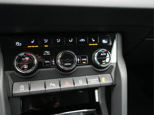 SKODA Karoq (2023) — foto 13 van 27