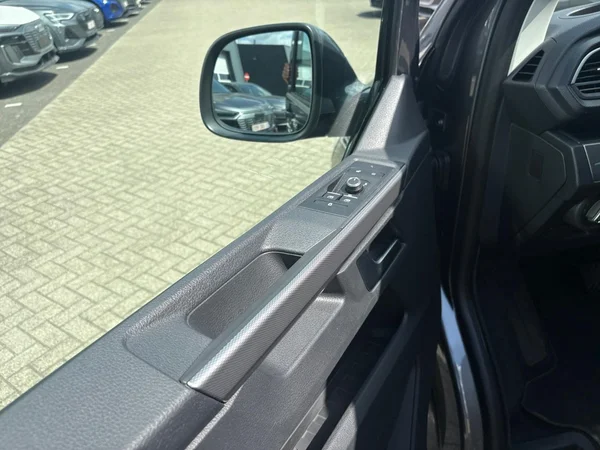 VOLKSWAGEN Multivan T6.1 Dsl (2021) — foto 17 van 22