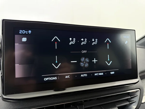 PEUGEOT 3008 (2021) — foto 17 van 32