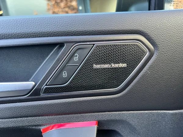 VOLKSWAGEN Tiguan (2023) — foto 17 van 24