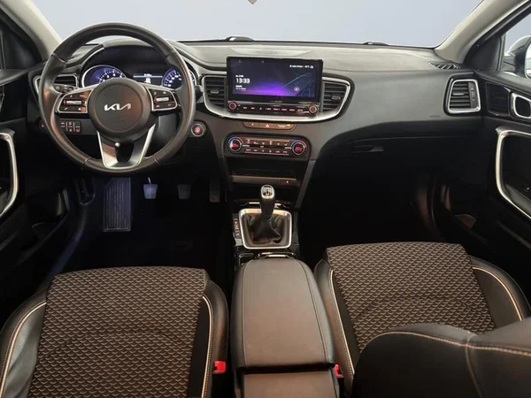 KIA XCeed (2023) — foto 4 van 27