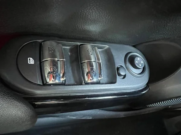 MINI Mini 5 Doors (F55) (2018) — foto 16 van 27