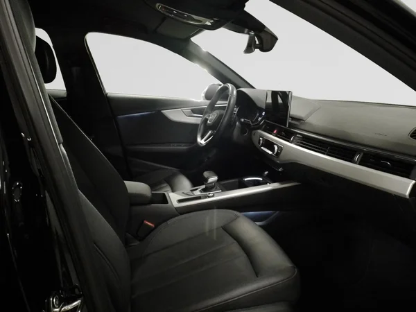AUDI A4 Avant (2021) — foto 8 van 23