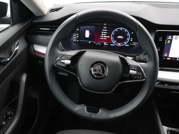 SKODA Octavia Combi (2024) — foto 6 van 27