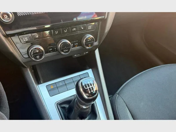 Skoda Octavia (2017) — foto 13 van 20