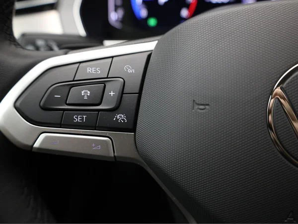 VOLKSWAGEN Passat SW (2021) — foto 8 van 21