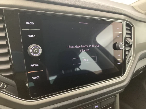 VOLKSWAGEN T-Roc (2021) — foto 15 van 36