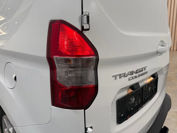 Ford Transit-Courier (2020) — foto 28 van 29