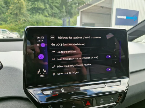 VOLKSWAGEN ID.3 (2023) — foto 8 van 16