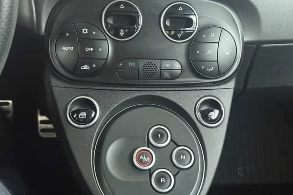Abarth 595 (2021) — foto 9 van 27