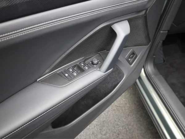 VOLKSWAGEN Tiguan (2024) — foto 7 van 22