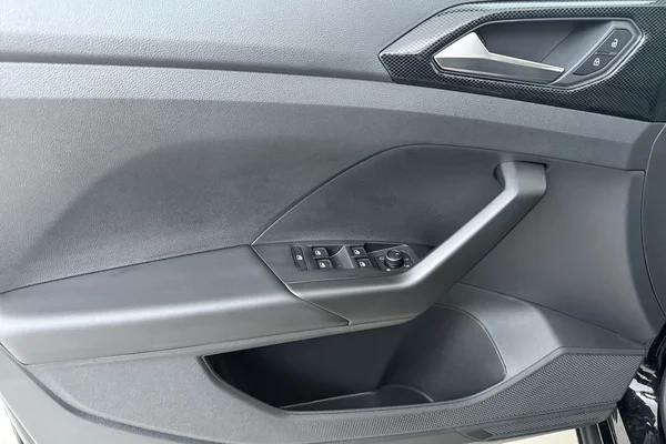Volkswagen T-Cross — foto 8 van 16