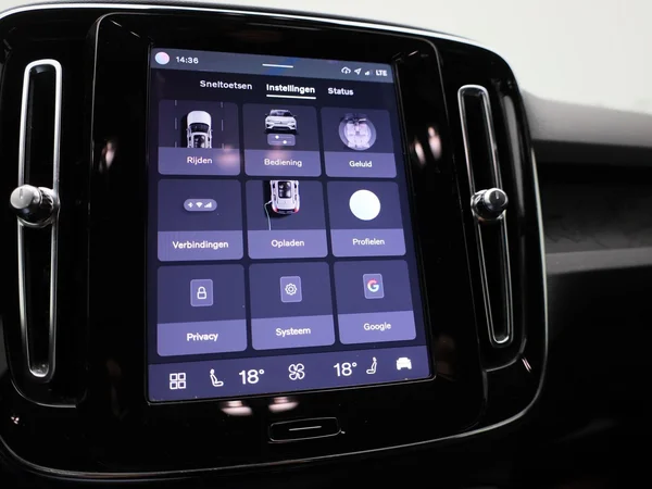 Volvo XC40 (2023) — foto 19 van 40