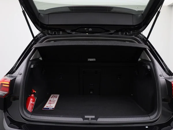 Volkswagen Golf (2021) — foto 6 van 40