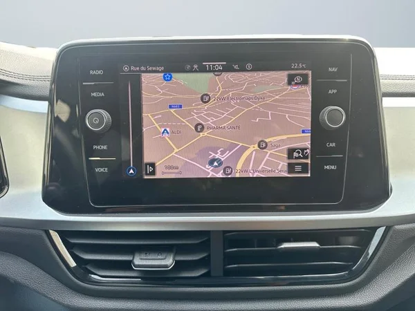 VOLKSWAGEN T-Roc (2022) — foto 2 van 24