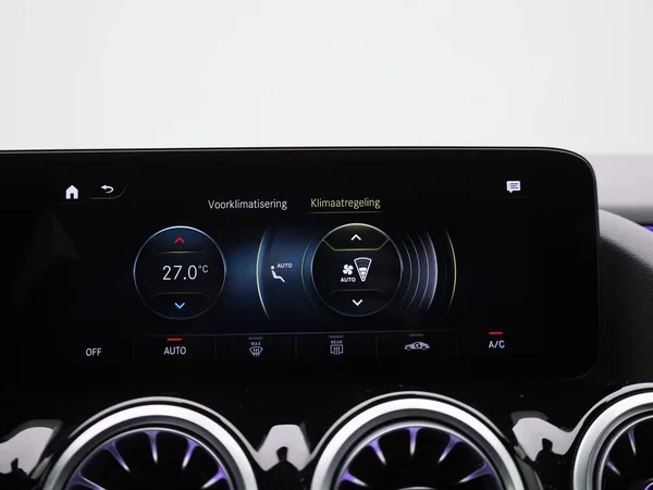 Mercedes-Benz EQA (2024) — foto 11 van 43