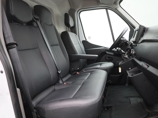 Renault Master (2023) — foto 25 van 36