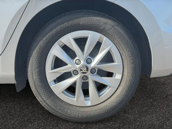 SKODA Fabia (2024) — foto 17 van 21
