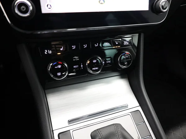 SKODA Superb Combi (2024) — foto 11 van 24