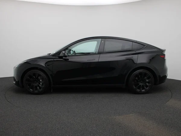 Tesla Model Y (2023) — foto 34 van 39