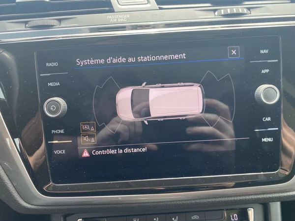 VOLKSWAGEN Touran (2022) — foto 11 van 19