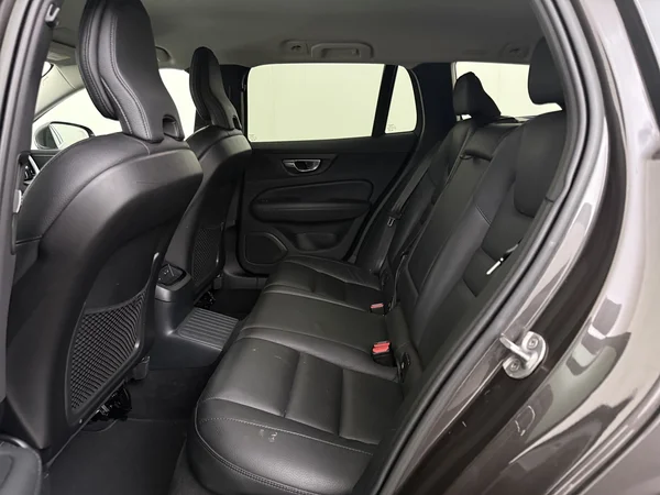 VOLVO V60 (2022) — foto 5 van 33