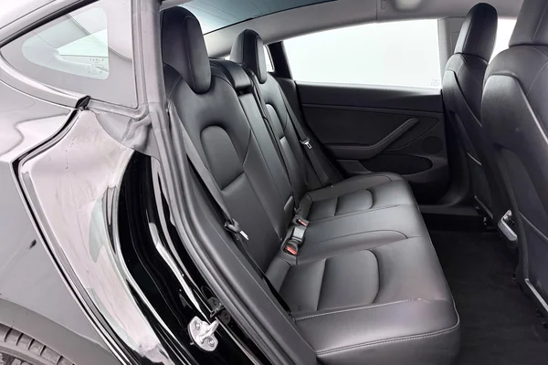 Tesla Model 3 (2023) — foto 4 van 40