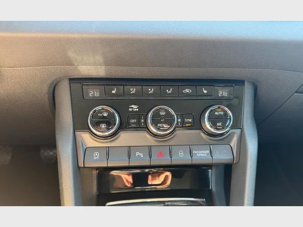 Skoda KAROQ (2018) — foto 11 van 29