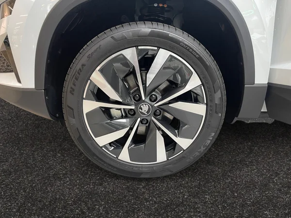 SKODA Karoq (2025) — foto 2 van 12