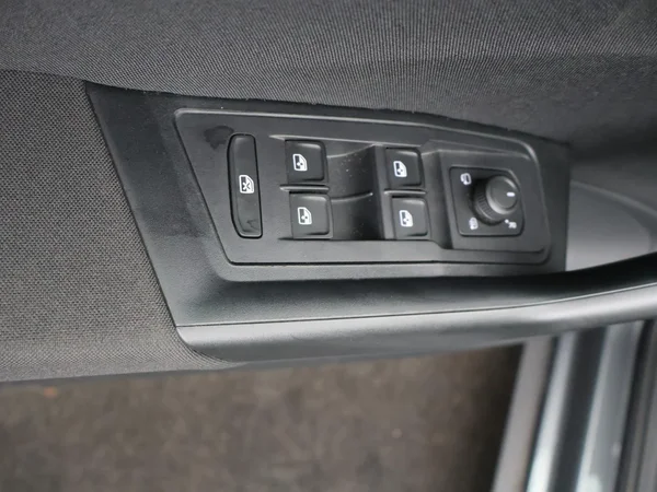Volkswagen T-Roc (2023) — foto 11 van 25
