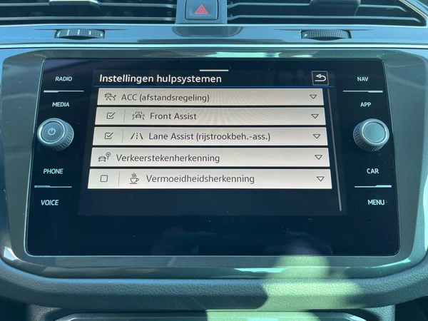 VOLKSWAGEN Tiguan (2025) — foto 13 van 24