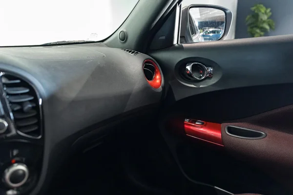 Nissan Juke (2015) — foto 24 van 31