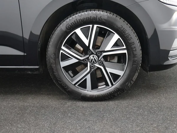 Volkswagen Touran (2021) — foto 2 van 28