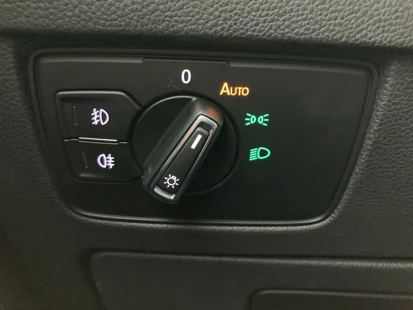 VOLKSWAGEN Passat Variant (2021) — foto 14 van 36