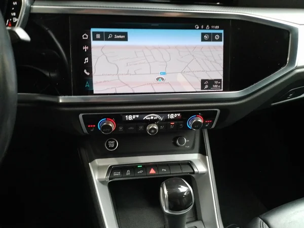 AUDI Q3 Sportback PHEV (2022) — foto 6 van 23
