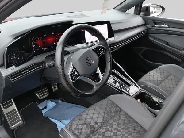 Volkswagen Golf (2023) — foto 18 van 18