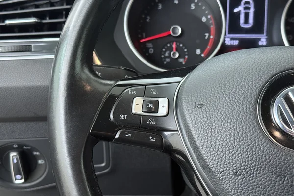 Volkswagen Tiguan (2018) — foto 7 van 22