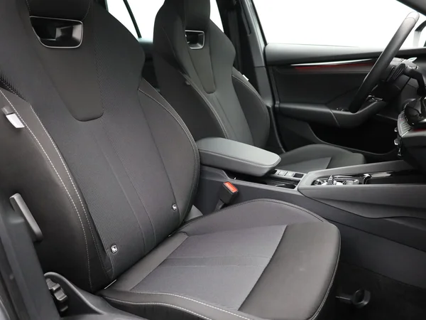 SKODA Octavia Combi PHEV (2024) — foto 6 van 22
